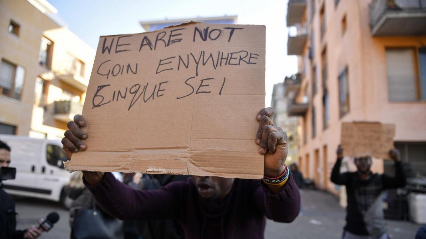 Torino, sgombero delle palazzine occupate dell’ExMoi