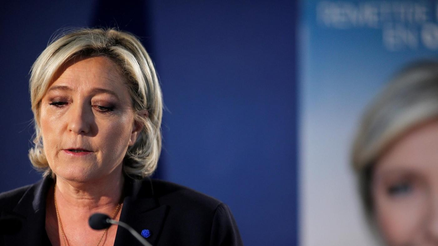 Francia, nuovi sondaggi dopo l’attacco di Parigi: Le Pen su dell’1%