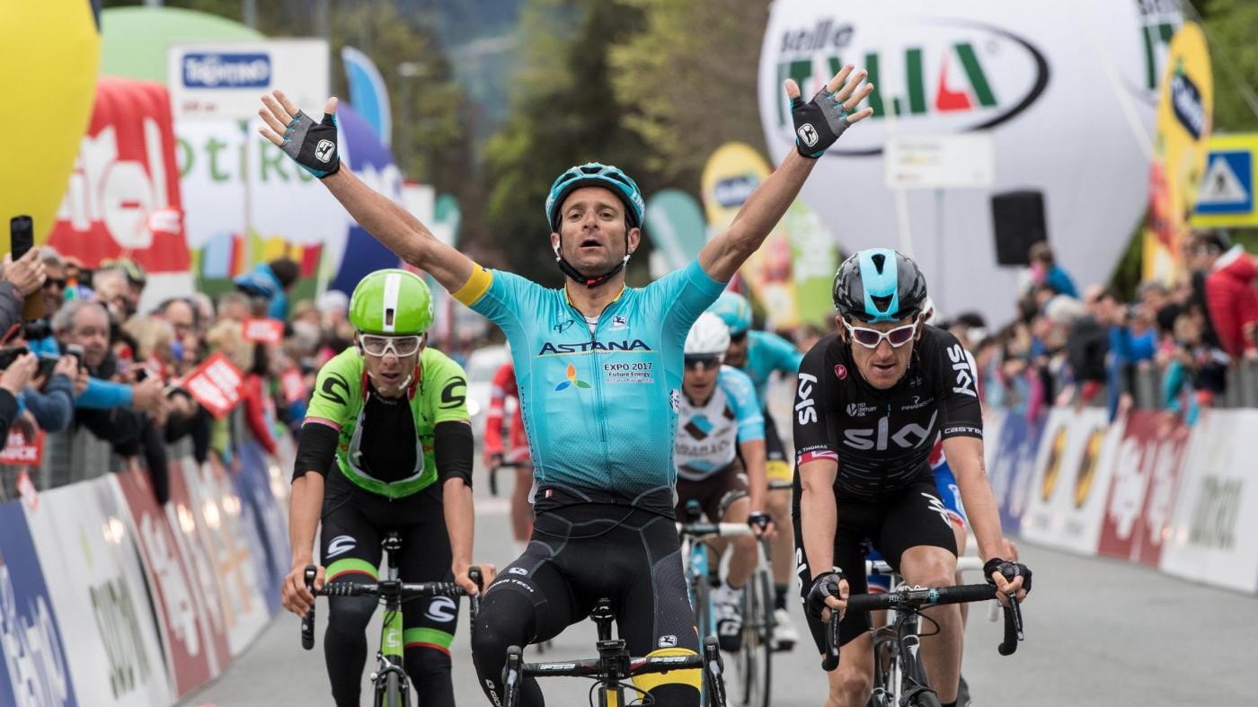 Ciclismo, Scarponi morto travolto in allenamento da un furgone