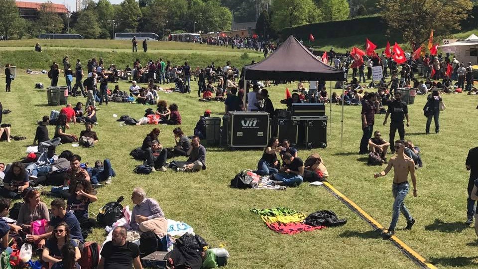 Raduno antirazzista a Pontida: sul palco gli artisti di ‘Terroni Uniti’