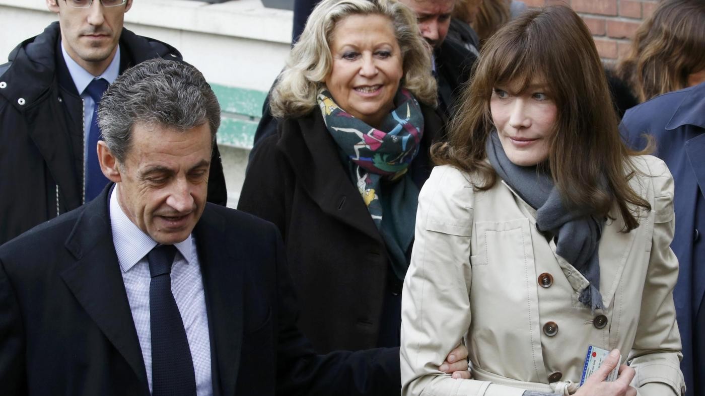 Francia, appello di Carla Bruni: Andate a votare anche se c’è paura