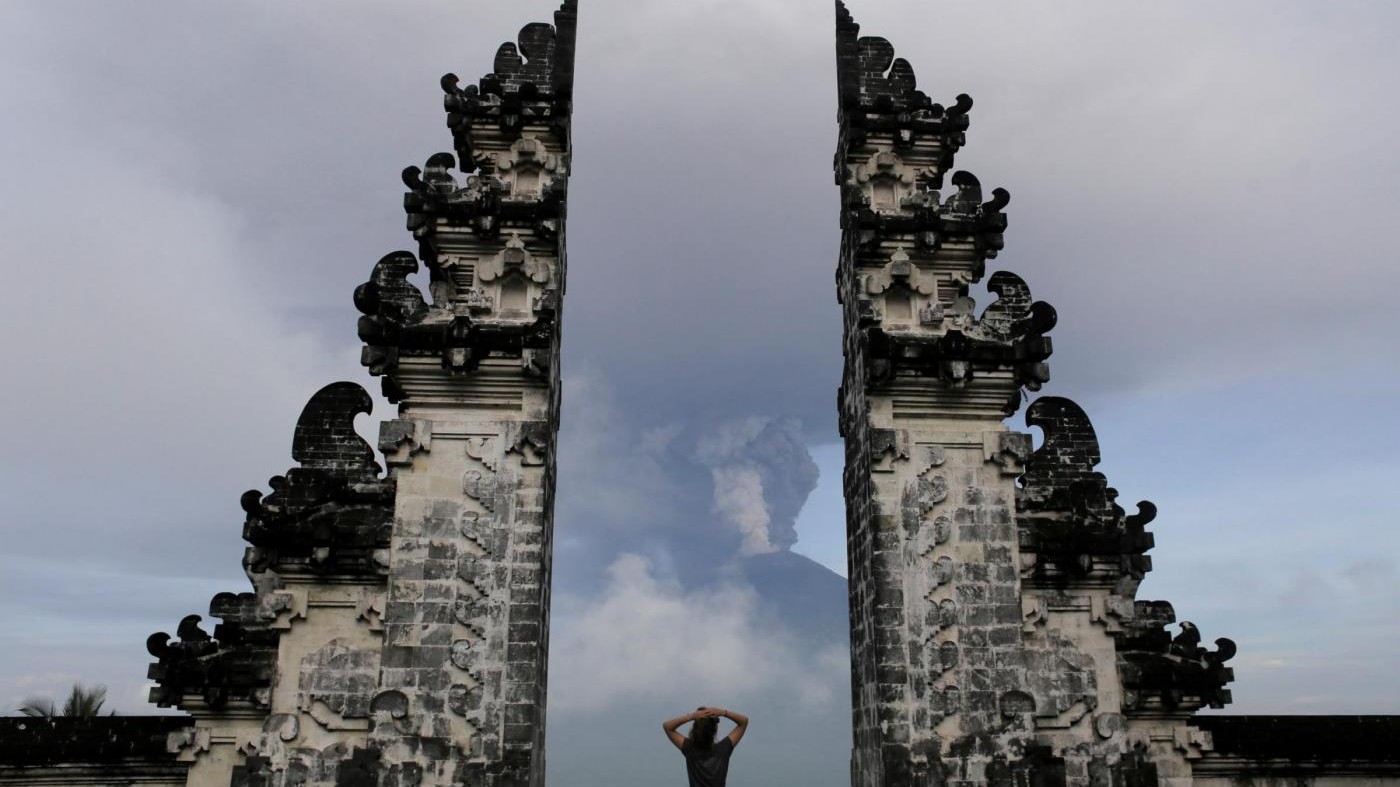 Indonesia: è massima allerta. Il vulcano Agung fa paura