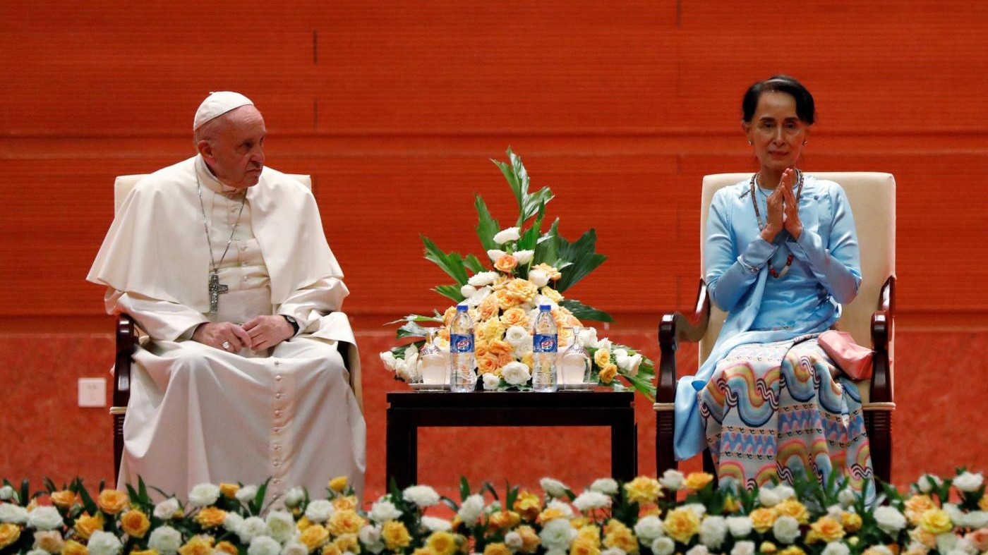 Papa Francesco incontra Aung San Suu Kyi durante il suo viaggio in Myanmar