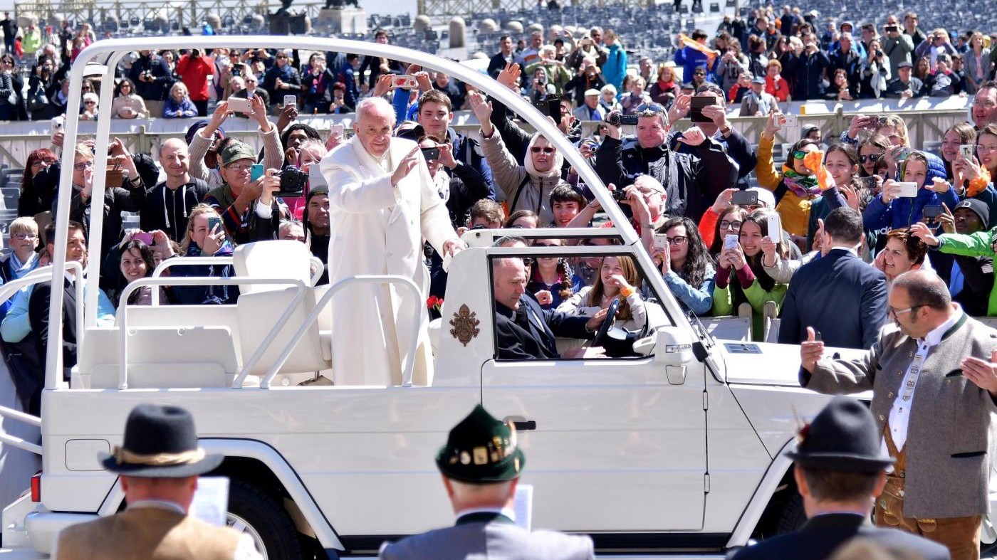 Papa in Egitto, per Francesco niente auto blindata