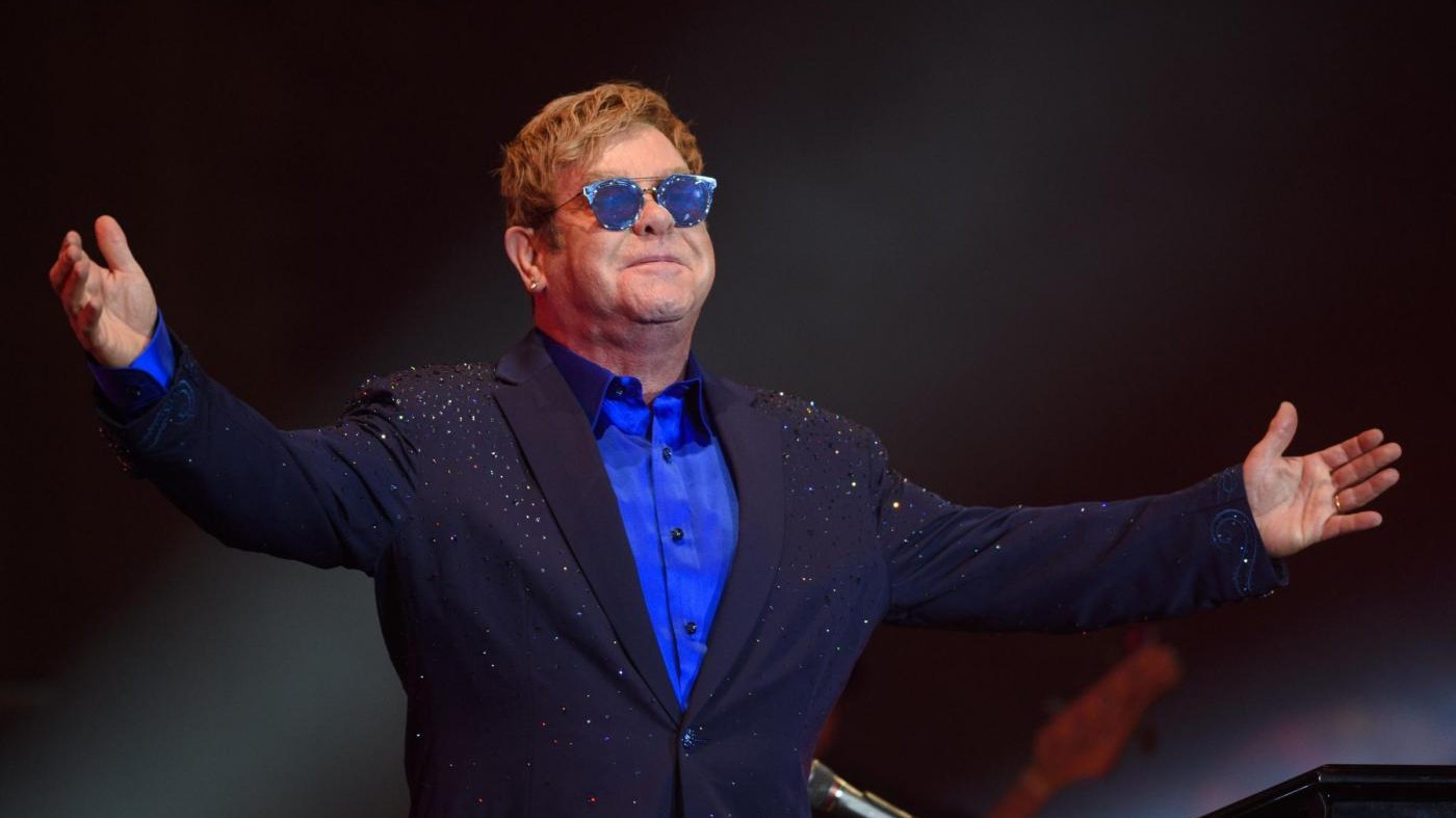 Elton John annulla concerti: Ha rischiato di morire per infezione
