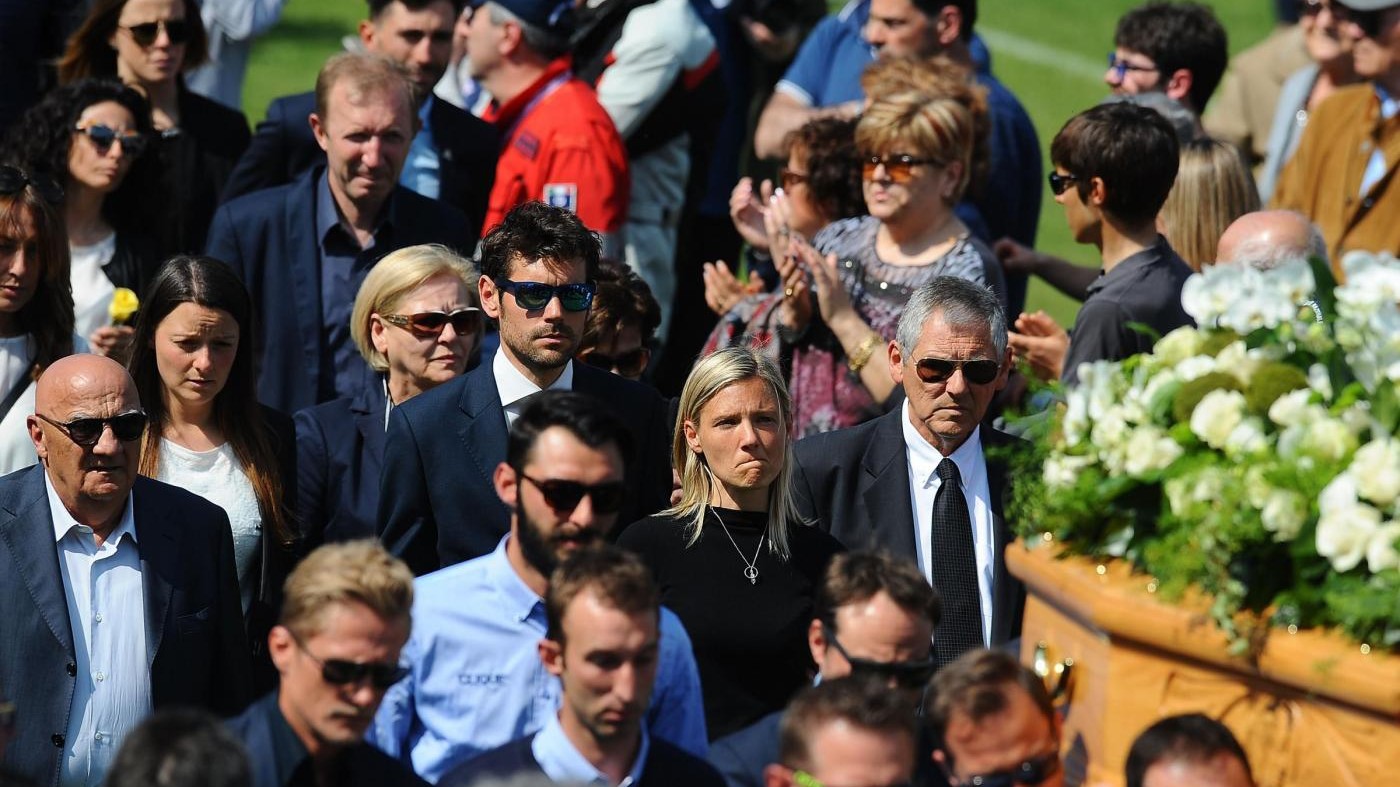 Oltre 5000 persone per l’ultimo saluto a Michele Scarponi