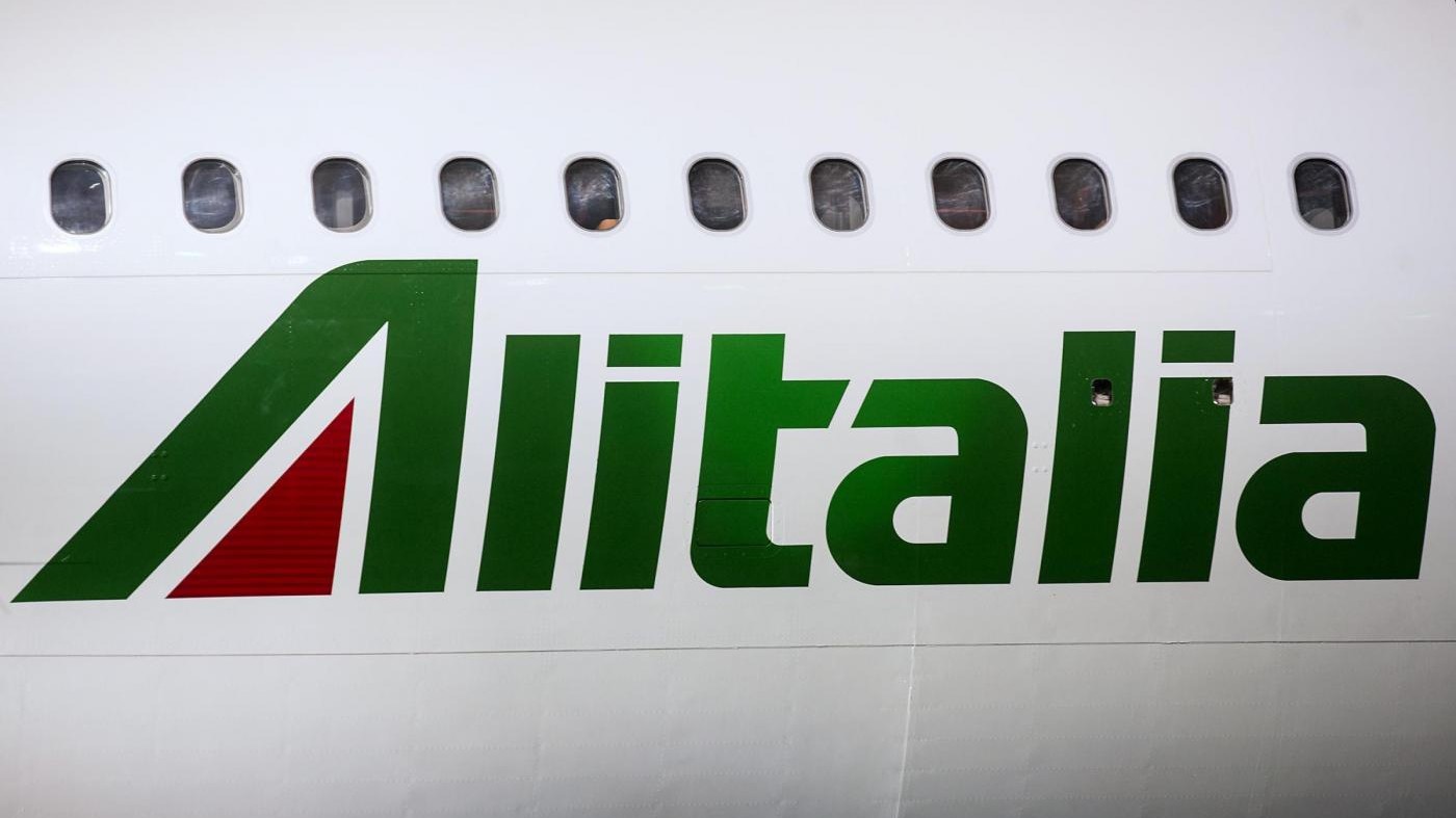 Alitalia, via al commissariamento, Governo: No nazionalizzazione