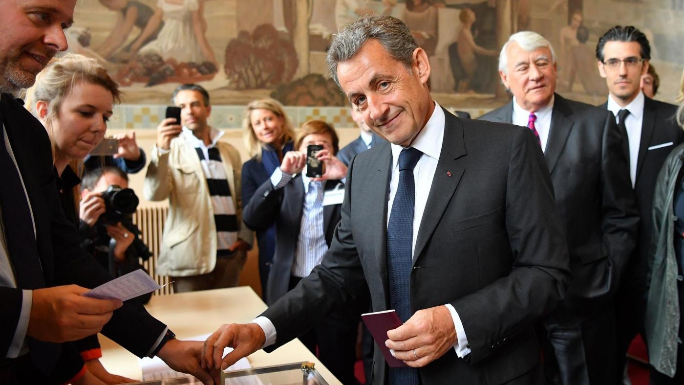 Francia, Sarkozy vota per Macron. Melenchon non rivela scelta