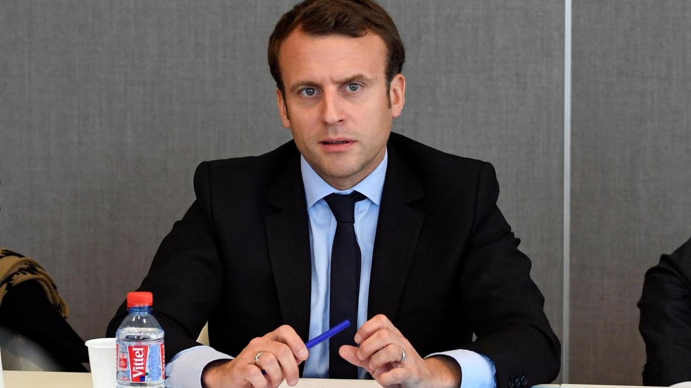 Macron fischiato alla Whirlpool. Folla grida: Marine presidente!