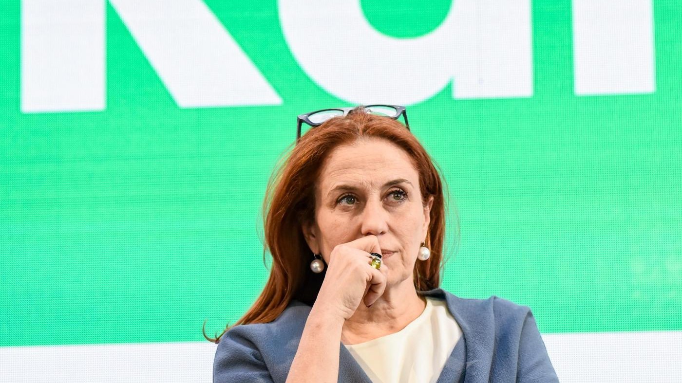 Rai, Maggioni frena su compenso artisti: Discussione all’inizio