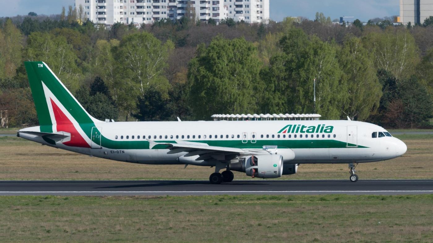 Alitalia, tutelare lavoratori o contribuenti? Politica divisa