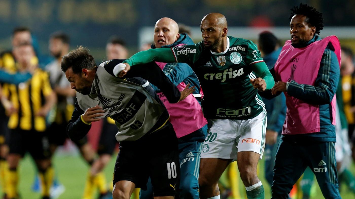 Felipe Melo scatena maxi-rissa in campo in Coppa Libertadores