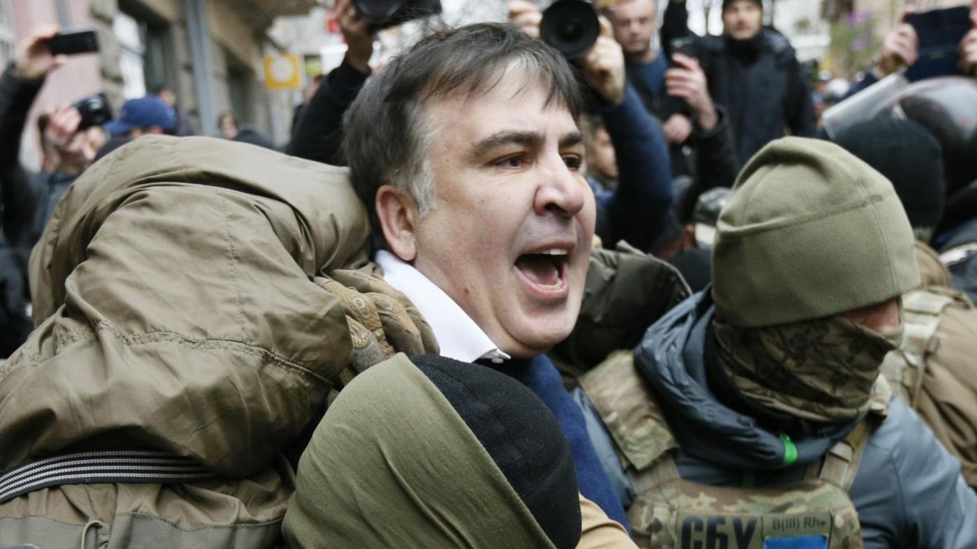 Kiev, arrestato l’ex presidente gergiano Saakashvili: proteste e scontri
