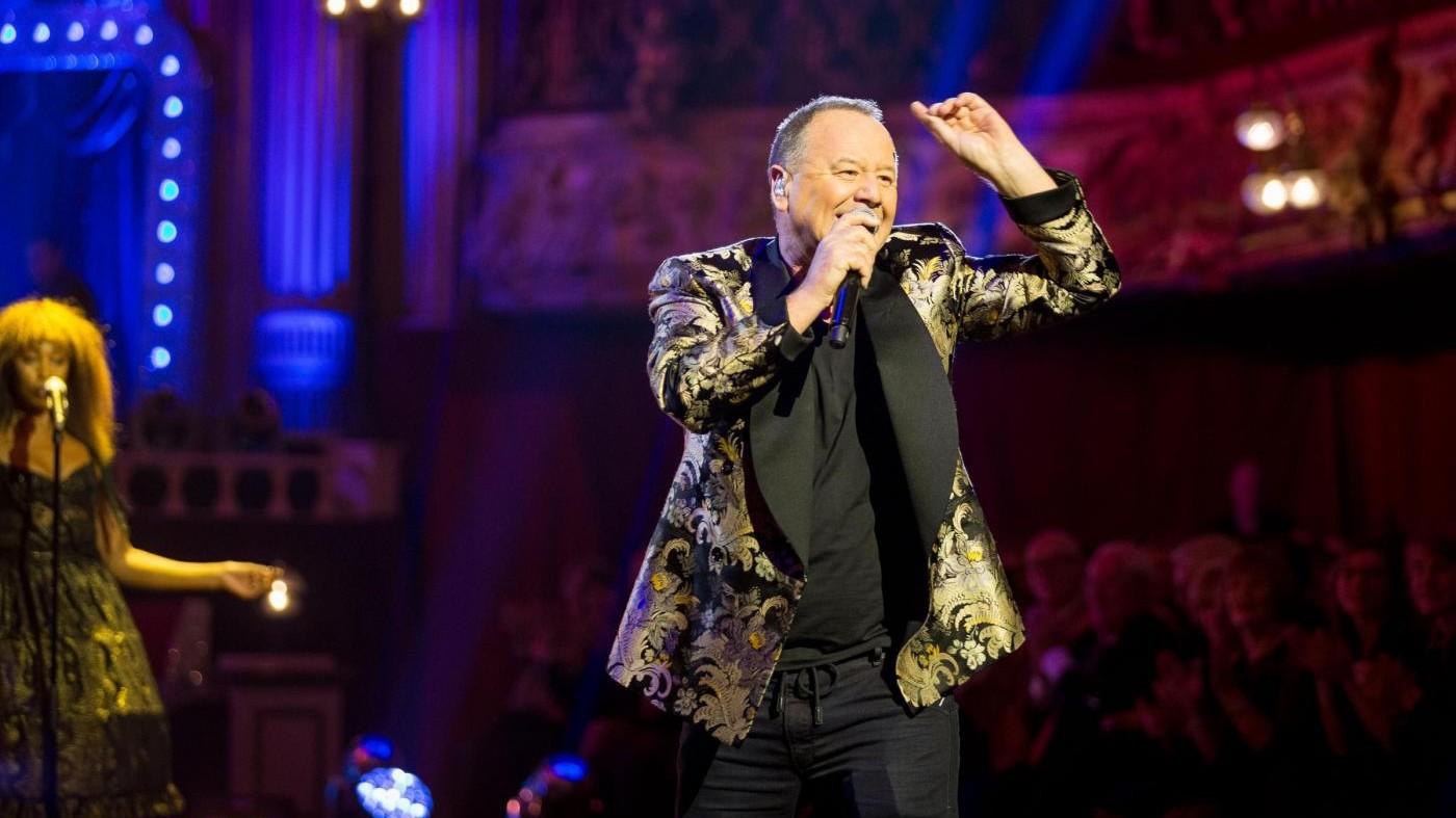 I Simple Minds stregano i fan con un live acustico a Milano