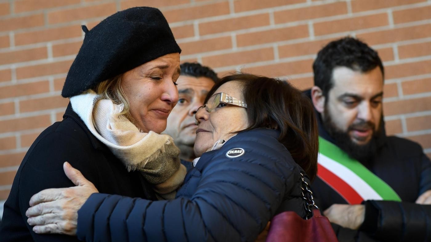 Thyssen, cerimonia per il decennale della strage. Lacrime e abbracci tra i familiari delle vittime