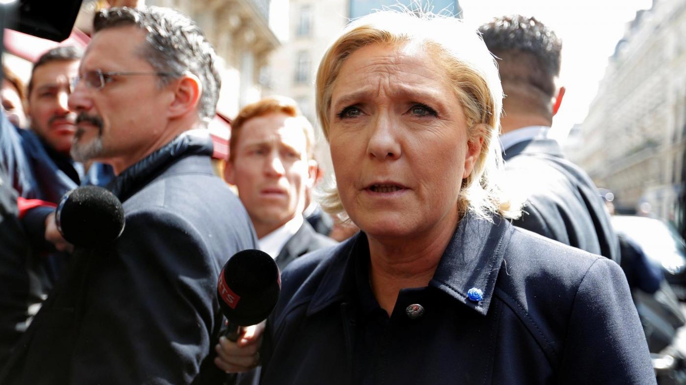 Francia, Le Pen: L’euro è morto  Sì a coabitazione di monete
