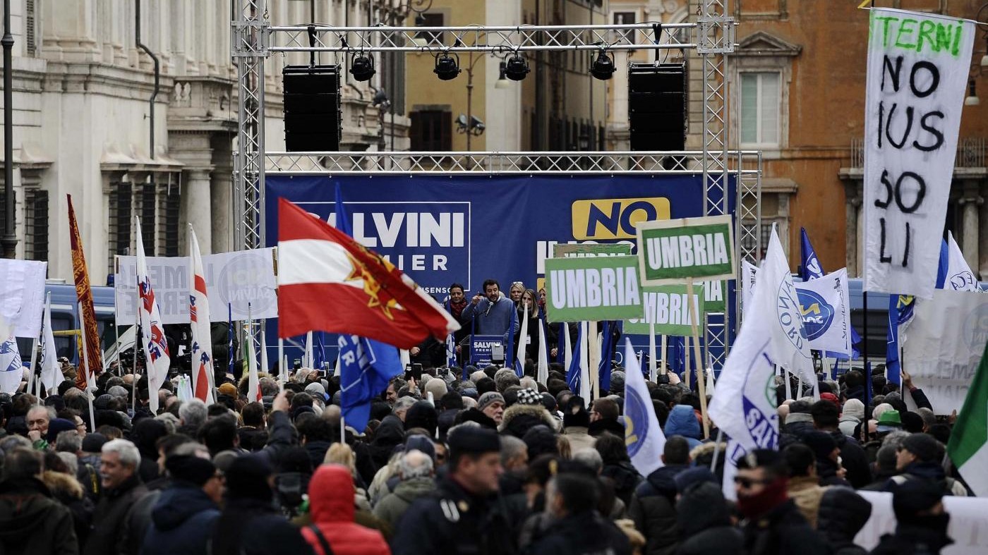 Selfie e slogan al sit- in contro lo Ius soli di matteo Salvini a Roma