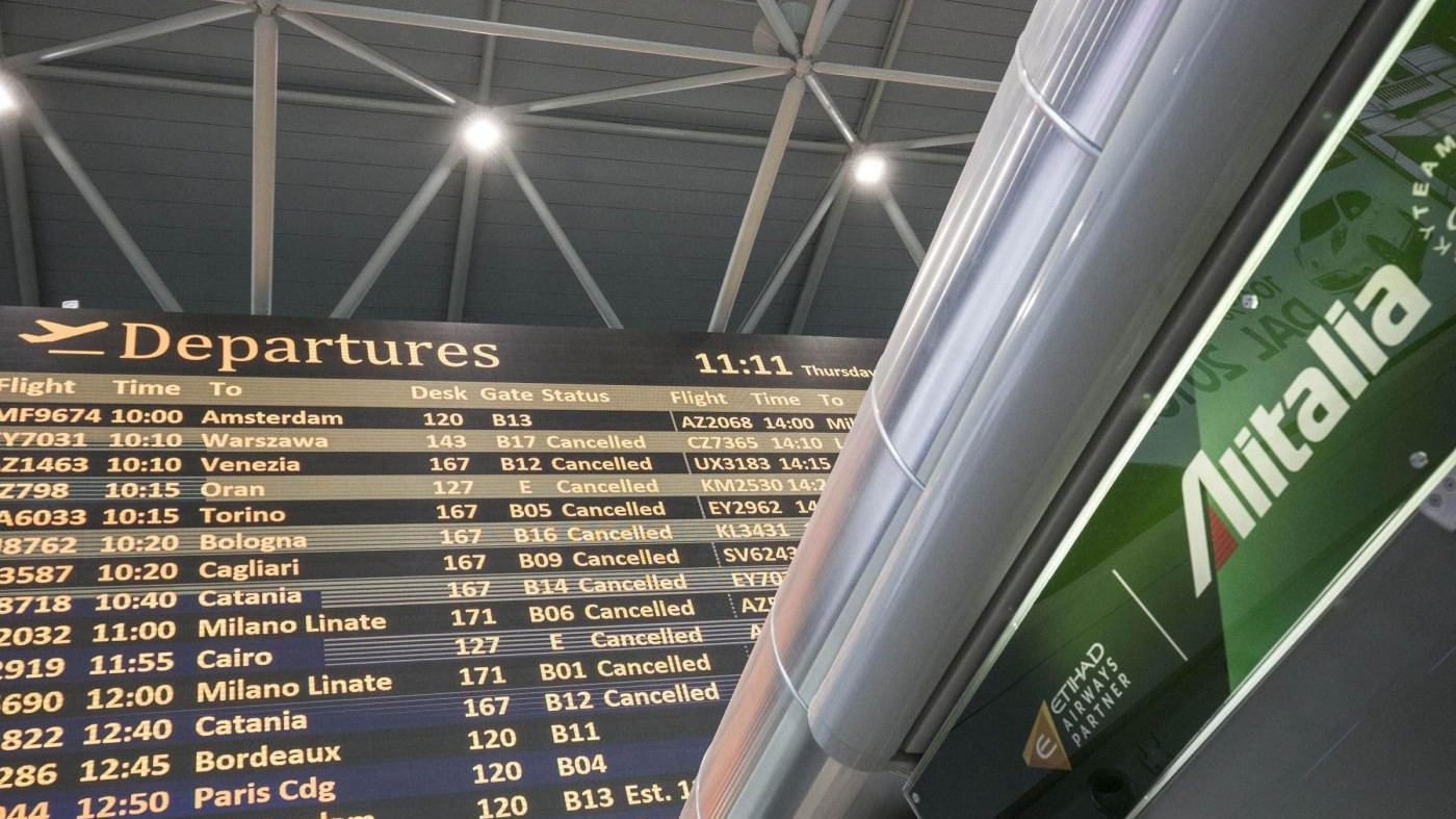 Alitalia, dal cda è arrivato il sì al commissariamento