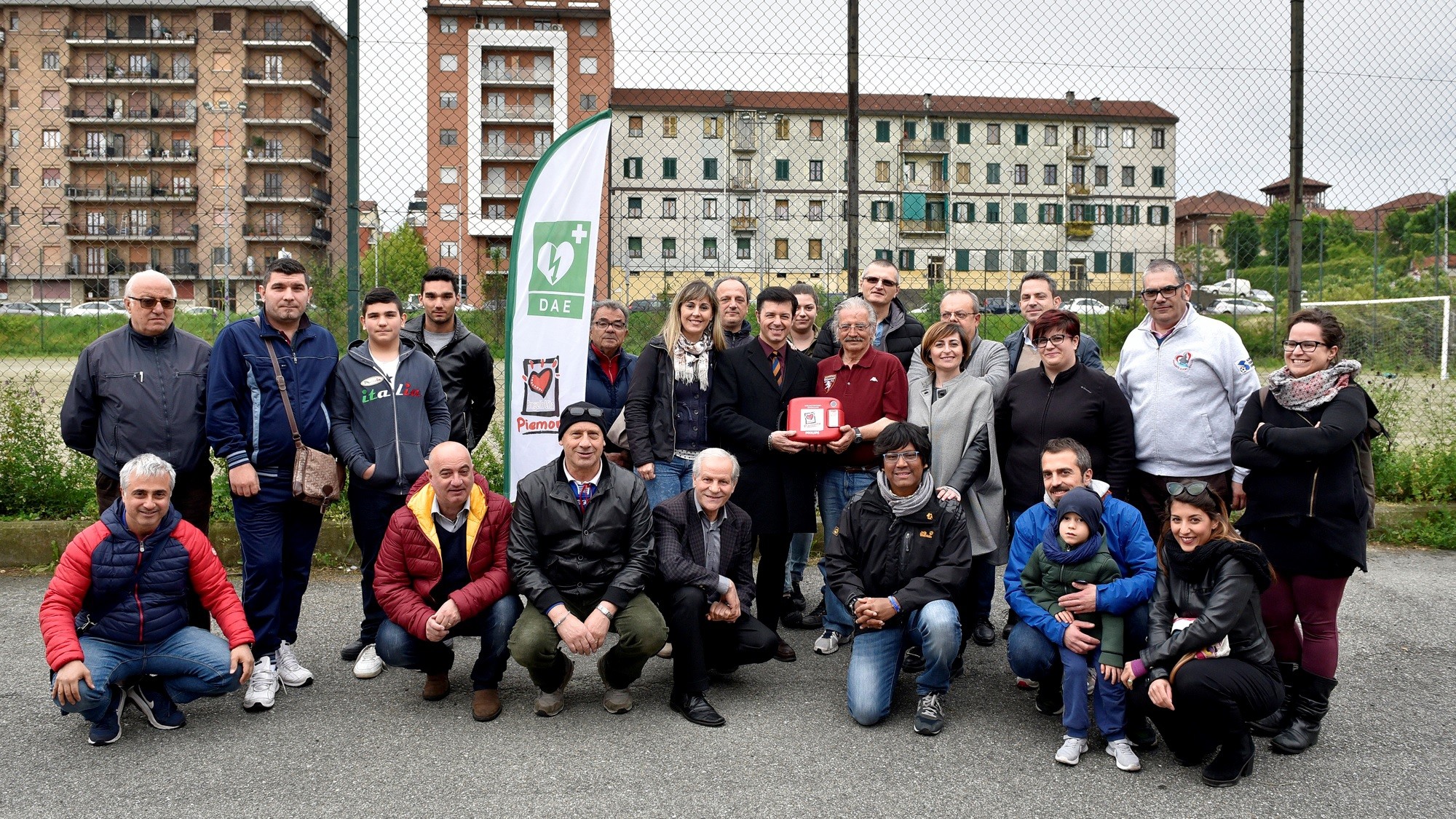 Torino, un defibrillatore per il Campo Oxilia grazie a Nazionale Cantanti