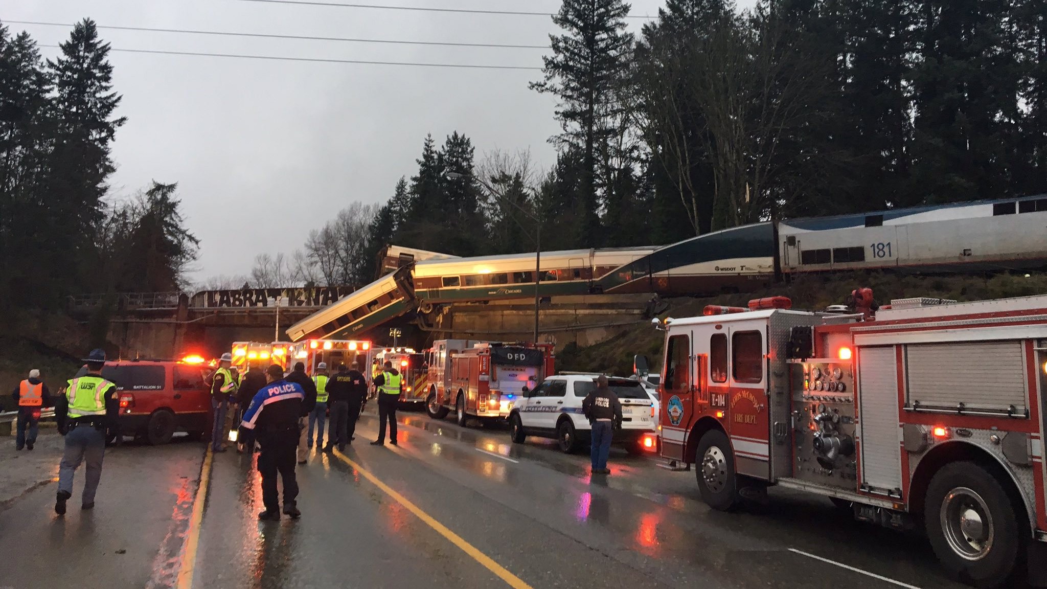 Maxi incidente ferroviario nello Stato di Washington: le drammatiche immagini