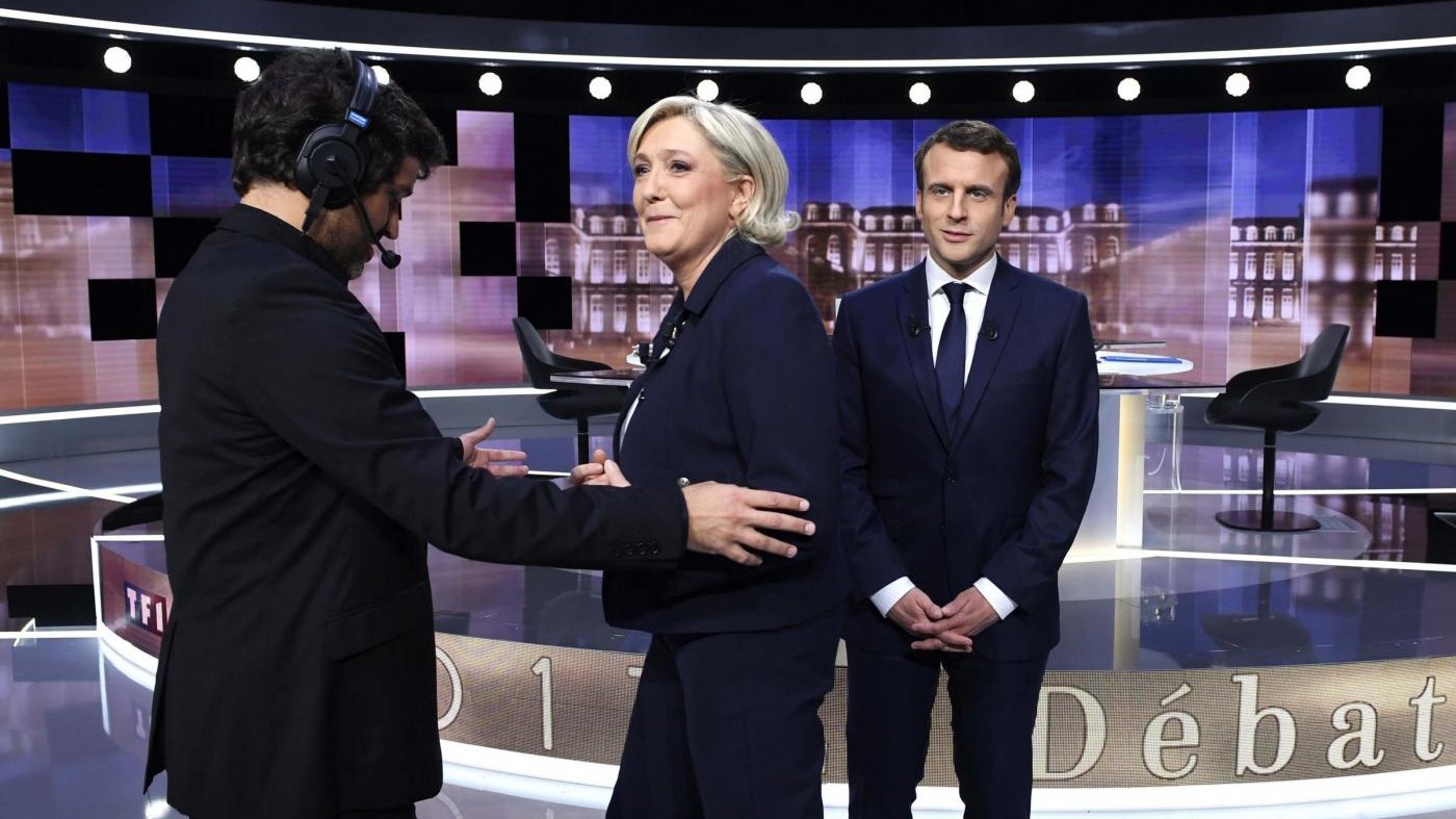 Le Pen contestata e Macron la accusa di diffondere fake news