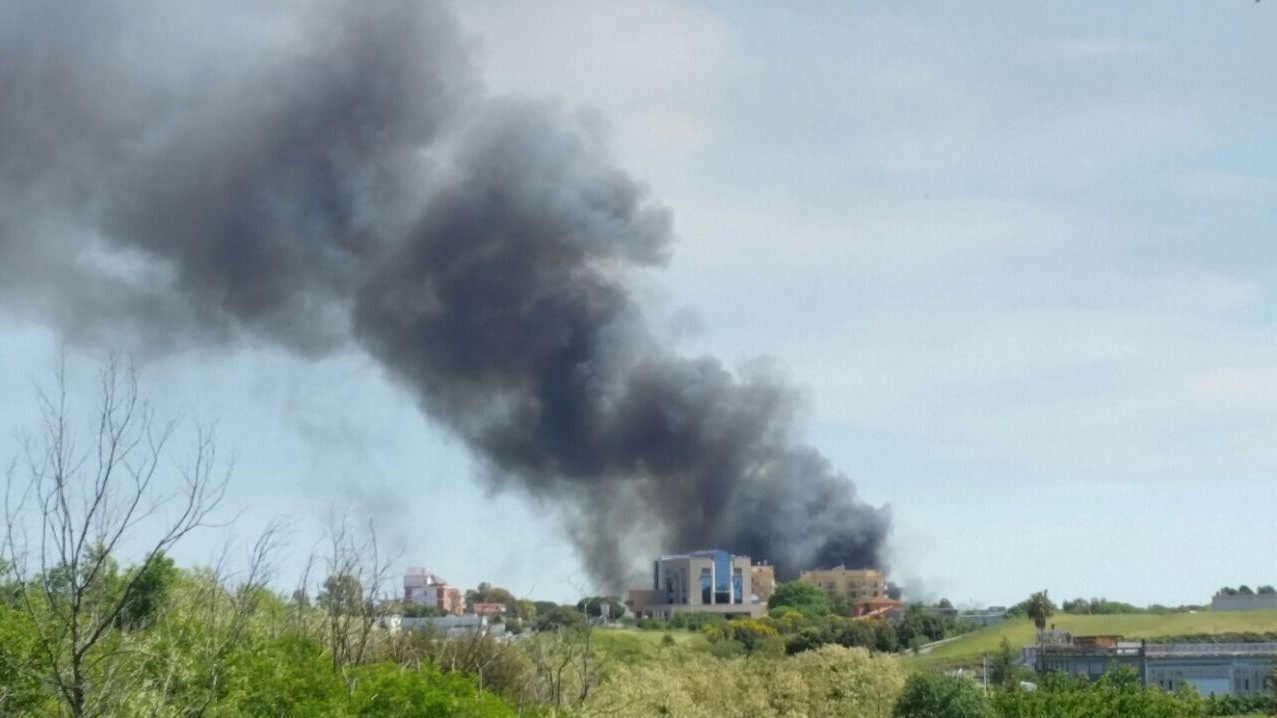 Incendio Pomezia, M5S: Guerra rifiuti anche qui? E’ ora di indagare