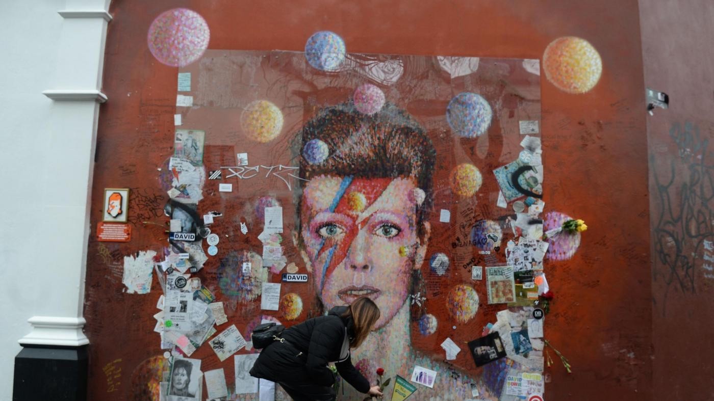 Due anni senza il David Bowie: omaggi per il Duca Bianco