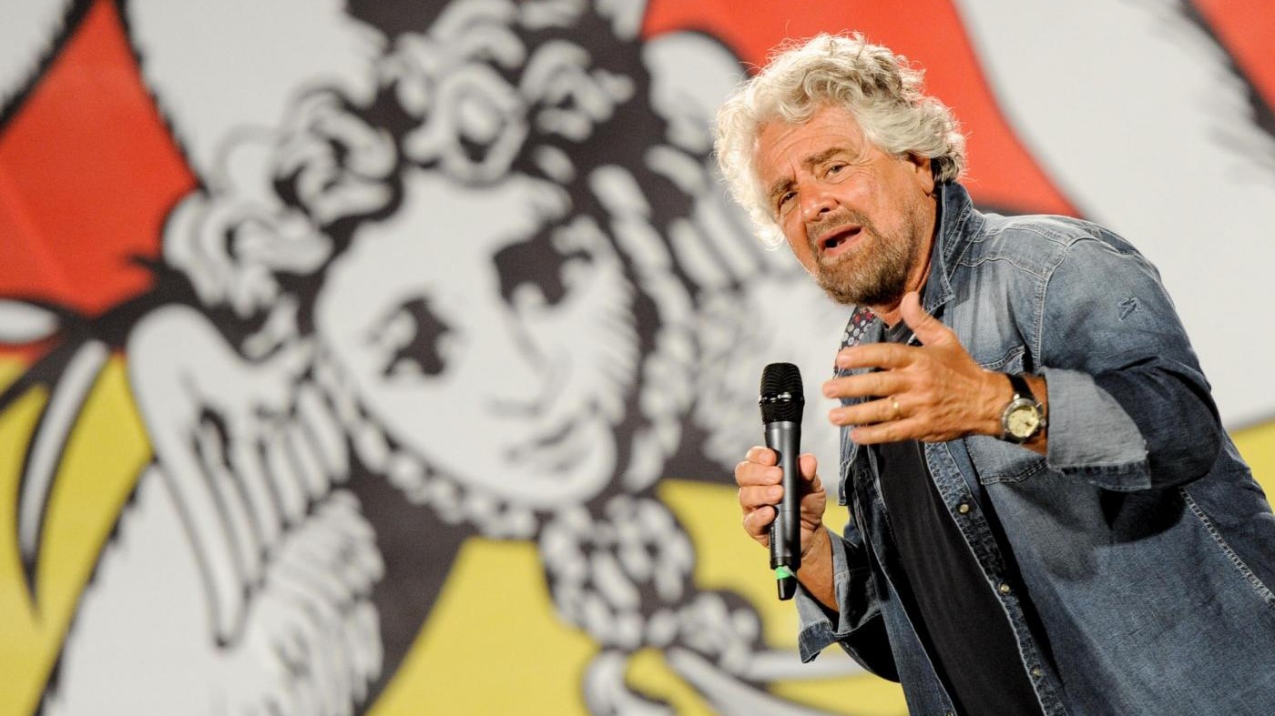 Grillo presenta il premier M5s: l’annuncio a settembre a Rimini