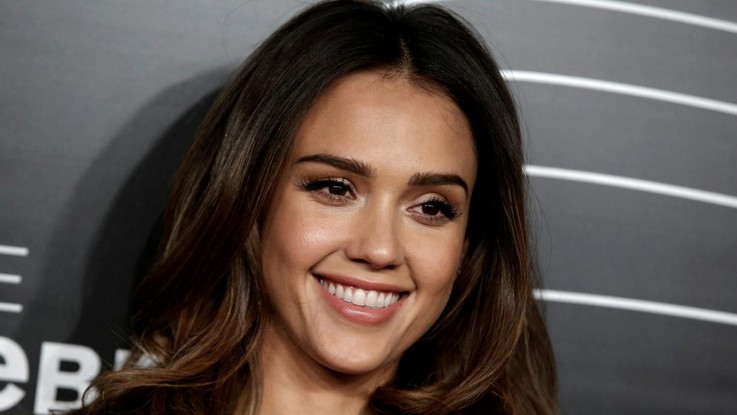 Jessica Alba è incinta: annuncia la terza gravidanza con un video