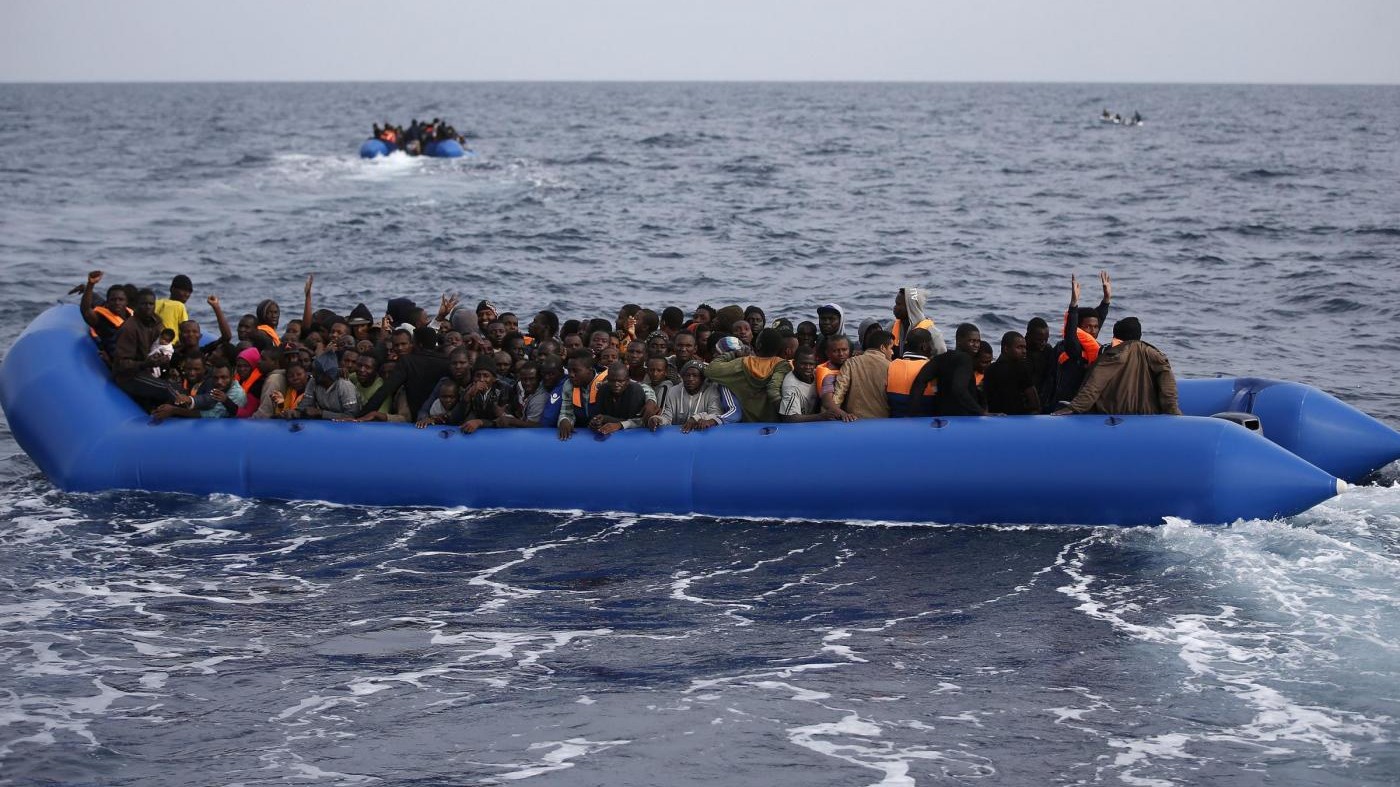 Migranti, sbarchi +16% nel 2017. Austria vuole chiudere Brennero