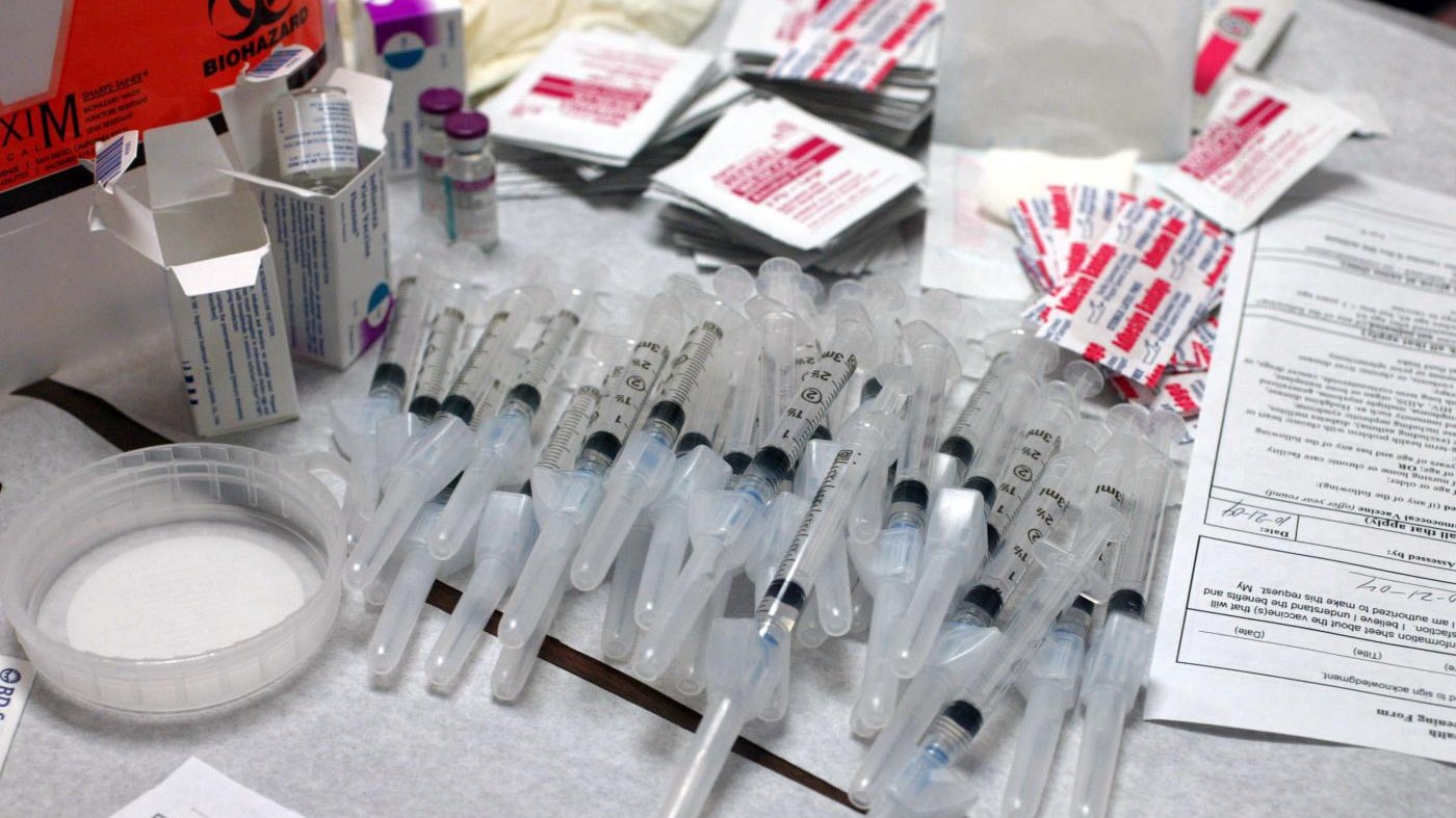Vaccini, il Senato approva il ddl: 10 quelli obbligatori, sanzioni ridotte