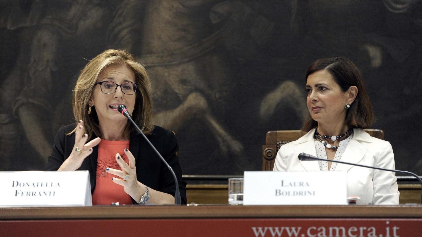 Italiani xenofobi e ignoranti. Per il 25% i gay sono malati