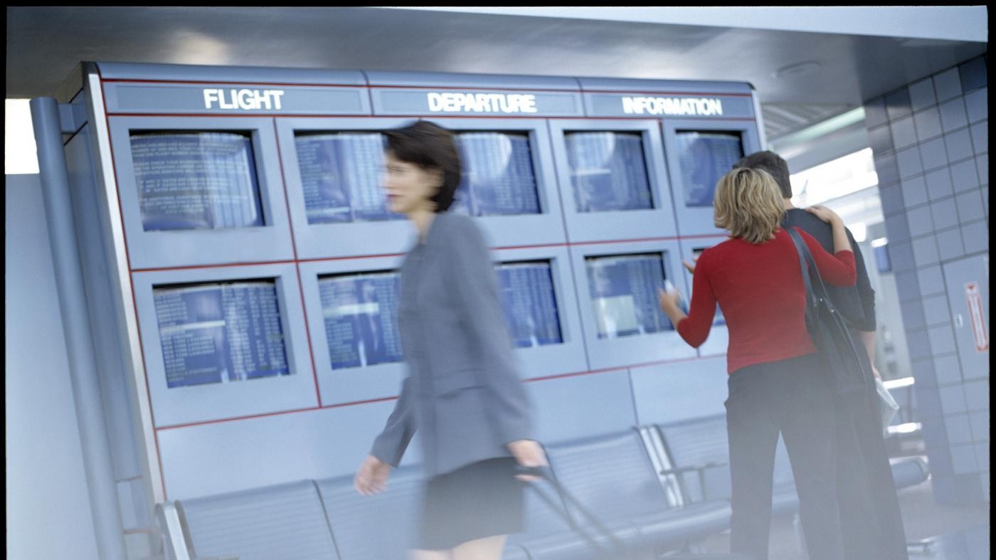 Trolley e adattatori elettronici: il bagaglio minimal all’italiana