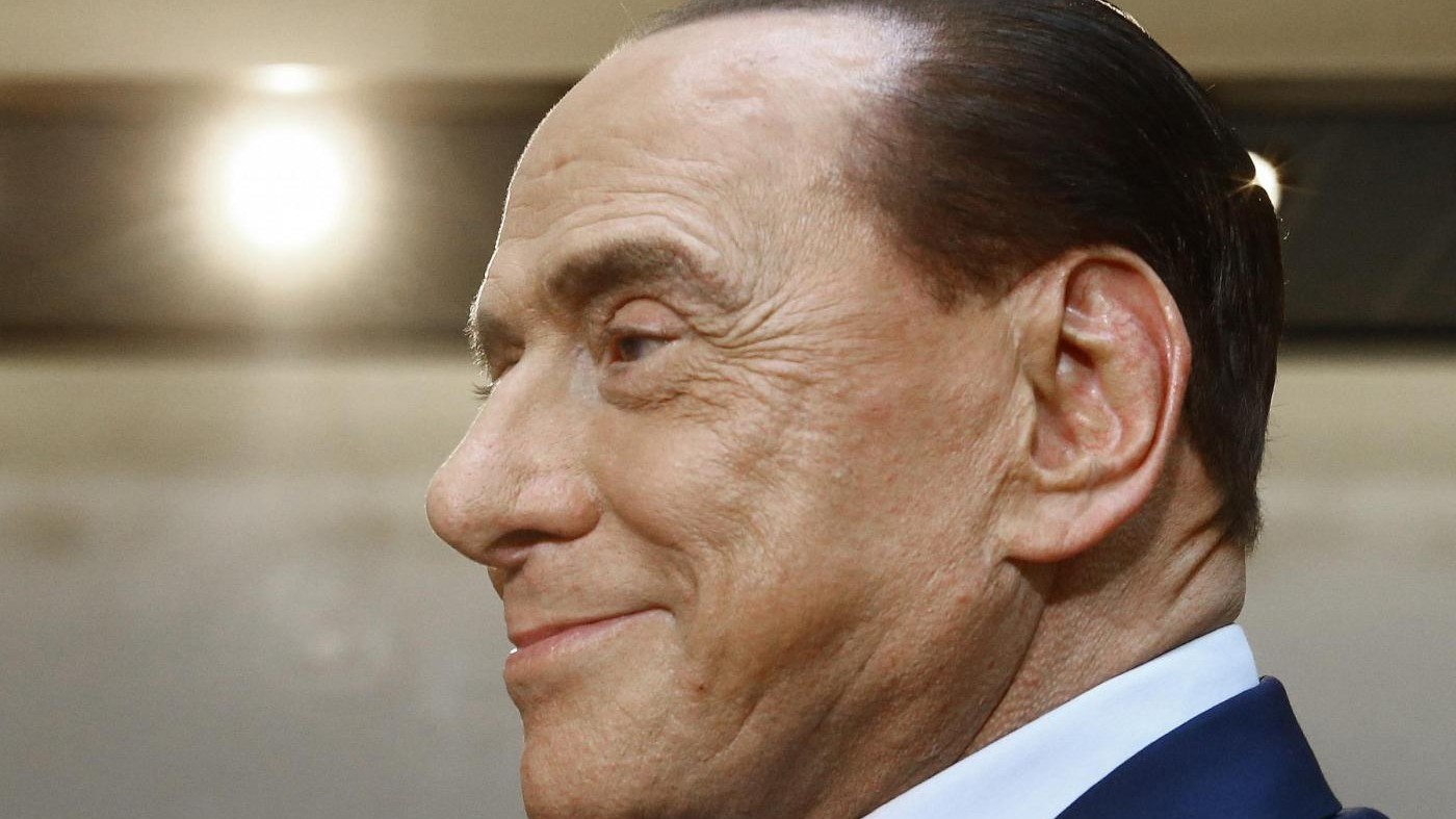 Berlusconi, fuga a Milano. Non partecipa a ‘In Onda’