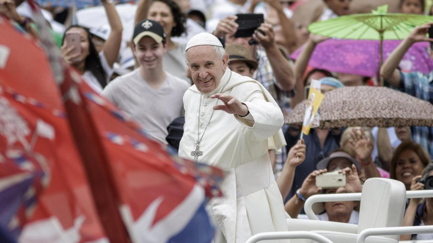 Papa: Meglio Chiesa che si sporca mani di Chiesa di ‘puri’