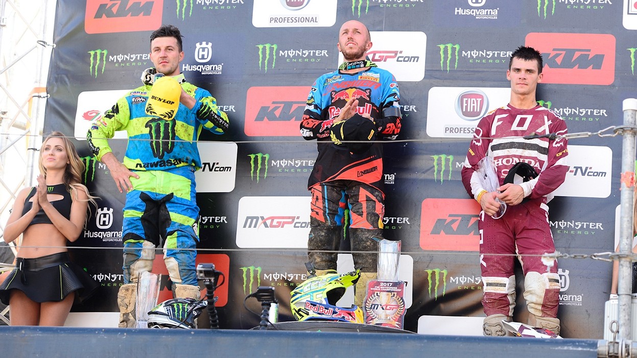 Motocross, tripletta per Tony Cairoli a Loket