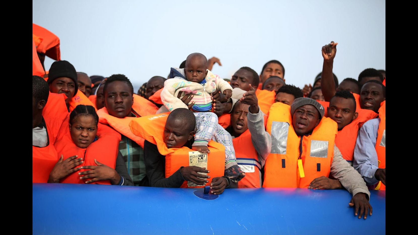 Migranti, Macron: Hotspot in Libia. Tensione Italia-Francia