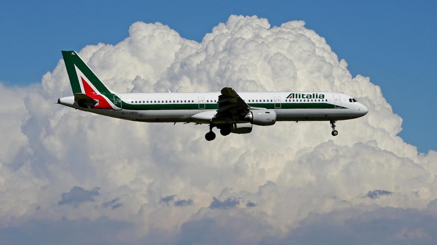 Arriva il bando Alitalia: cessione intera o volo-handling separati