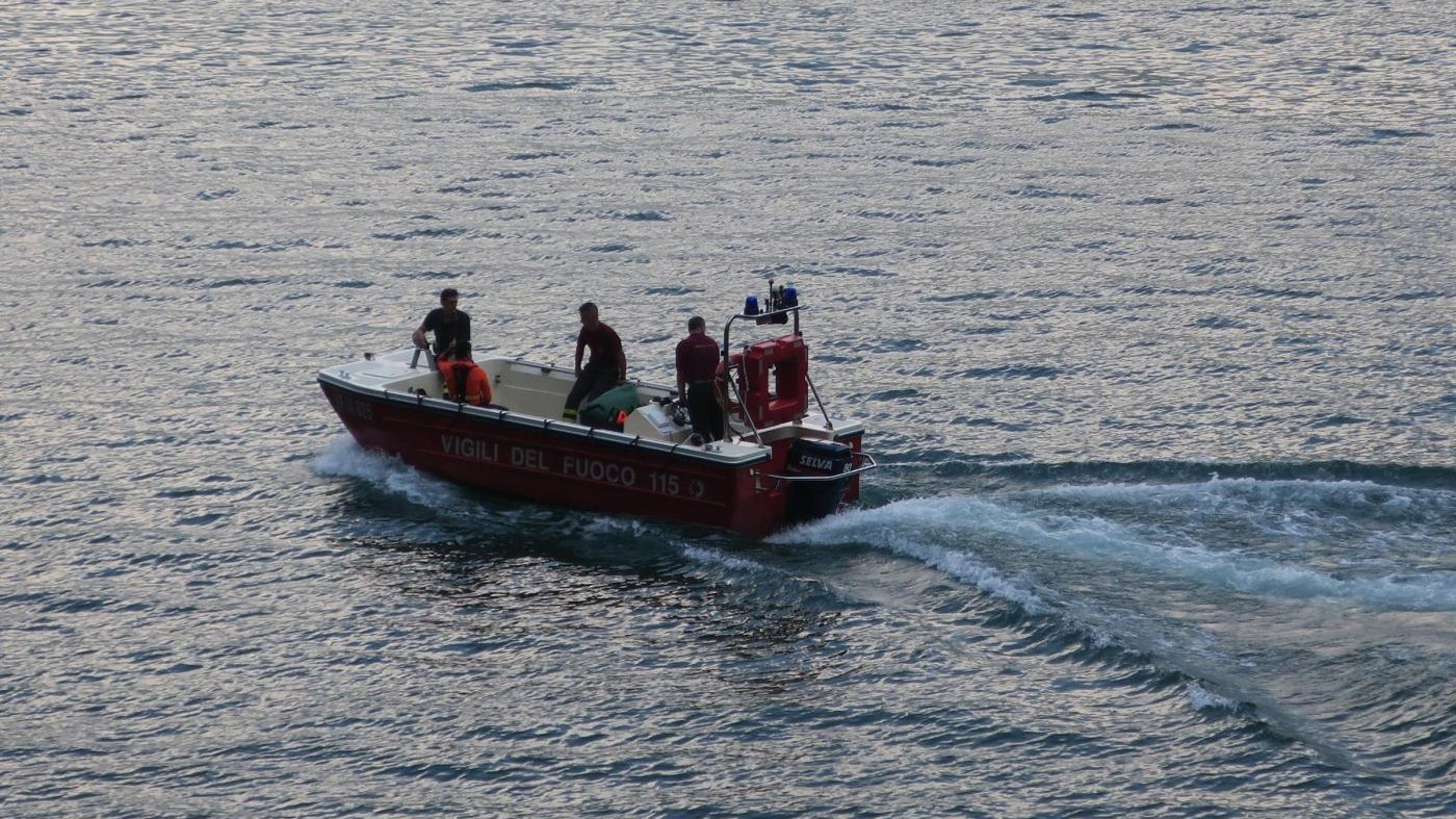 Lago d’Iseo, tentano di salvare ragazza: muoiono due giovani