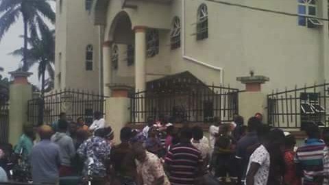 Nigeria, attacco in chiesa cattolica durante la messa