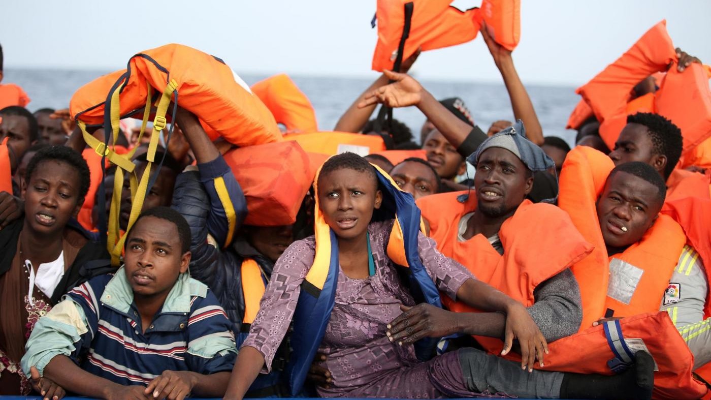 Migranti, stupri e torture in Libia. Amnesty racconta l’inferno prima dei barconi