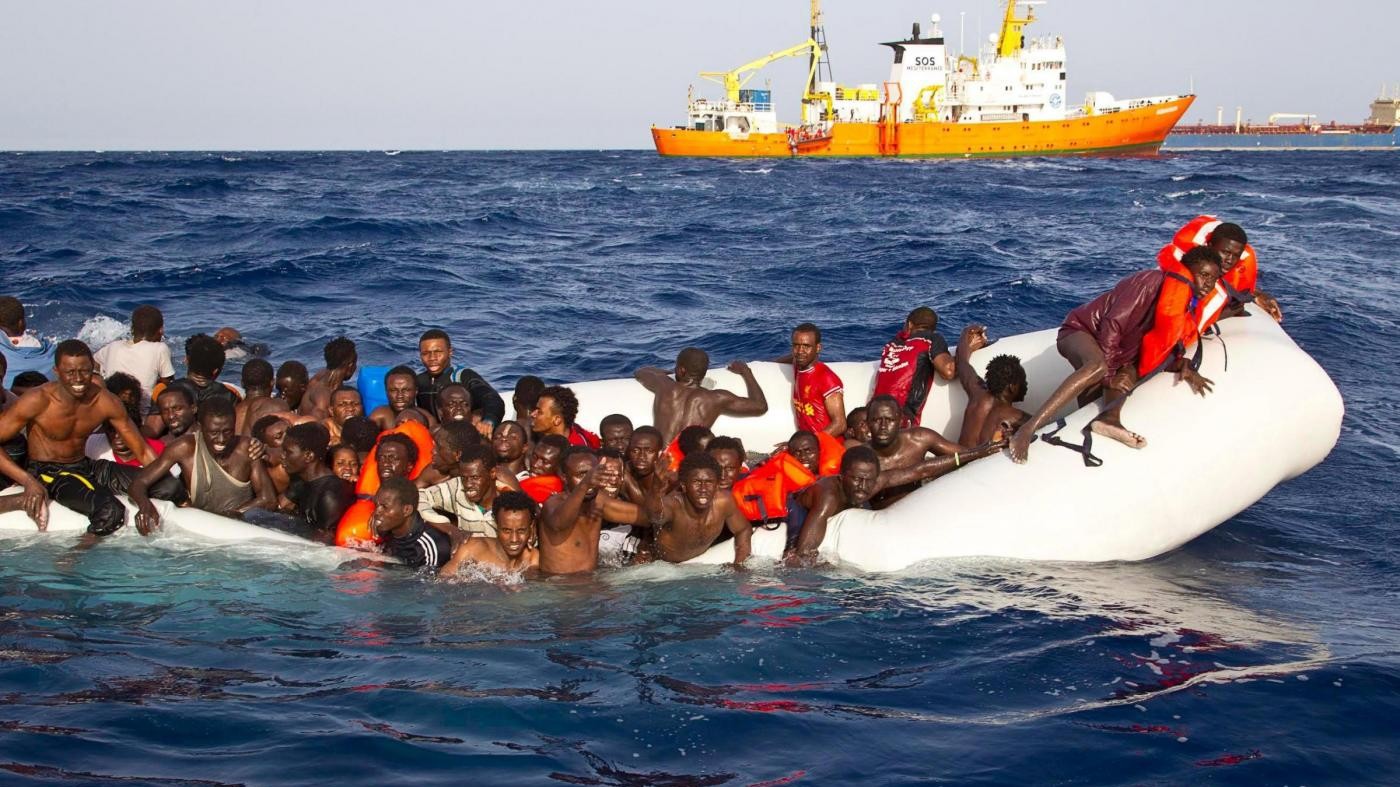 Migranti, sì ai trasbordi e niente armi, Sos Med firma il codice