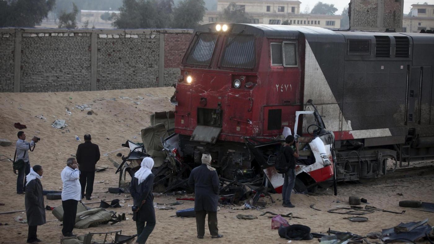Egitto, si scontrano due treni: almeno 28 morti e 74 feriti