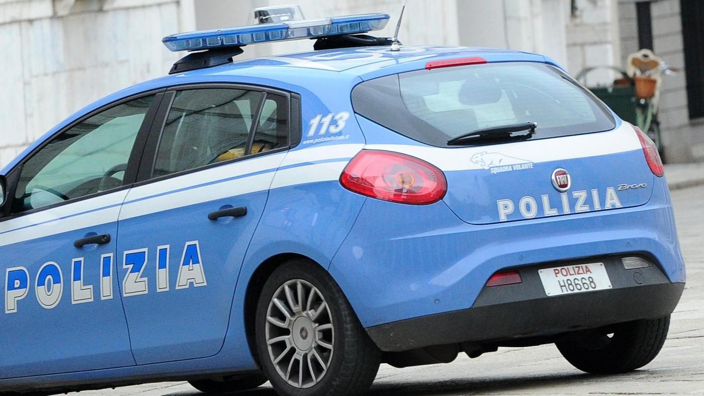 Torino, spara alla testa a una donna e poi si uccide in strada