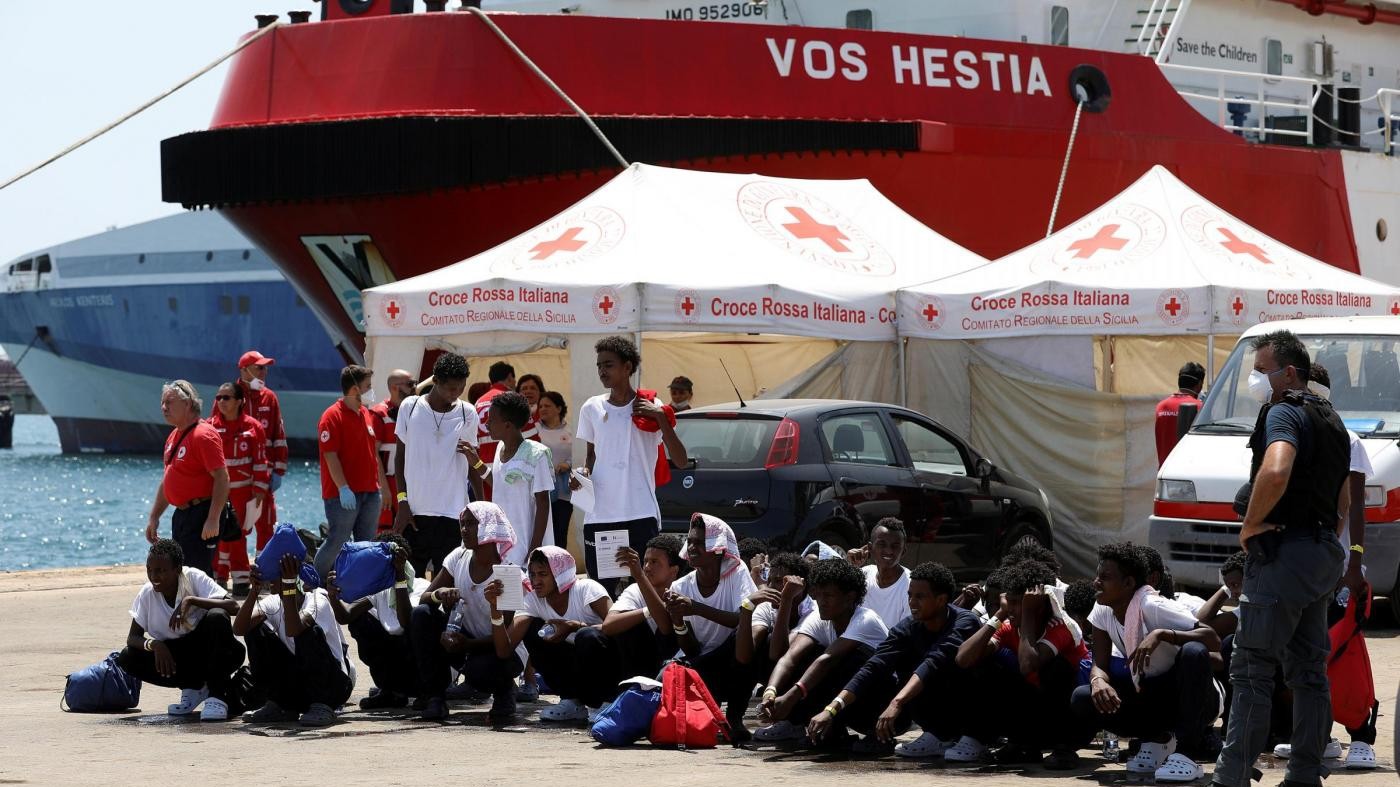Migranti, Sea-Eye e Save the Children abbandonano i soccorsi in mare