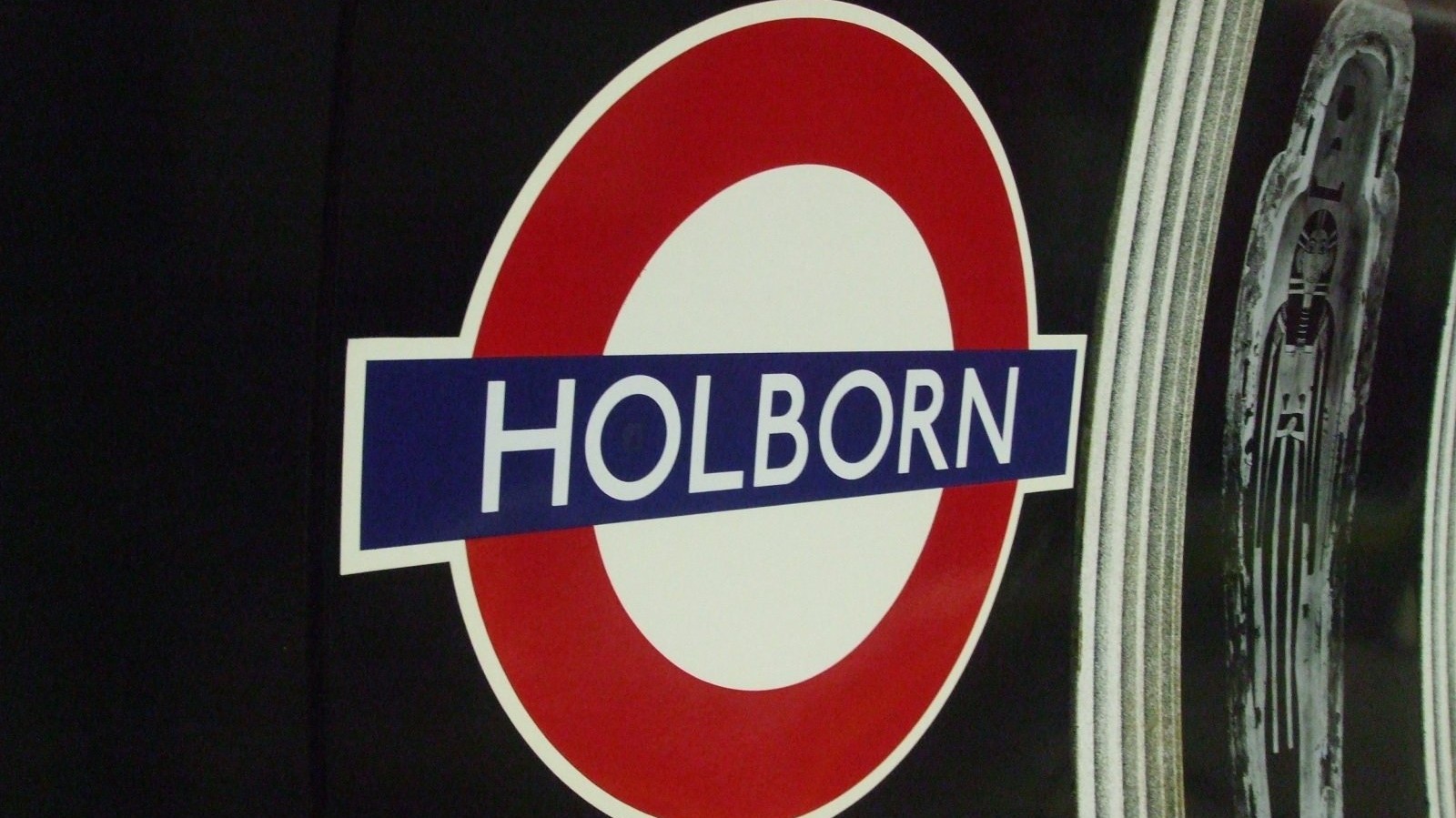 Londra, allarme incendio nella metro: fumo alla stazione Holborn