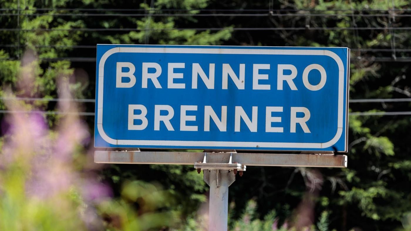 Migranti, Austria invierà 70 soldati al Brennero