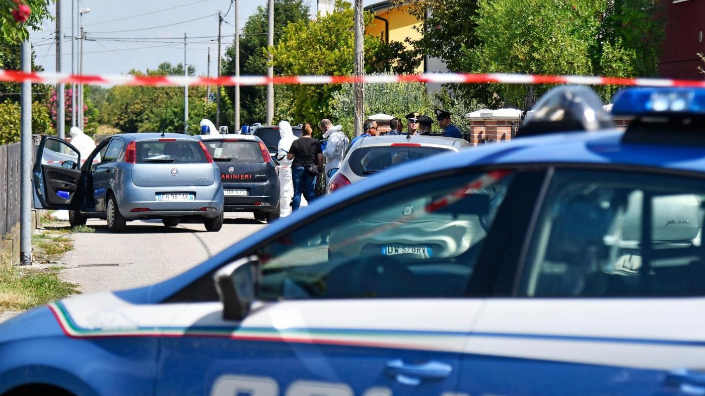 Rimini, tirano calci a donna nera incinta: Ti facciamo abortire