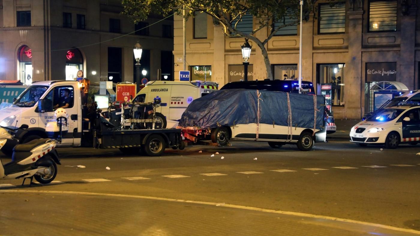 Barcellona, caccia al 17enne Moussa Oukabir: il presunto autore della strage