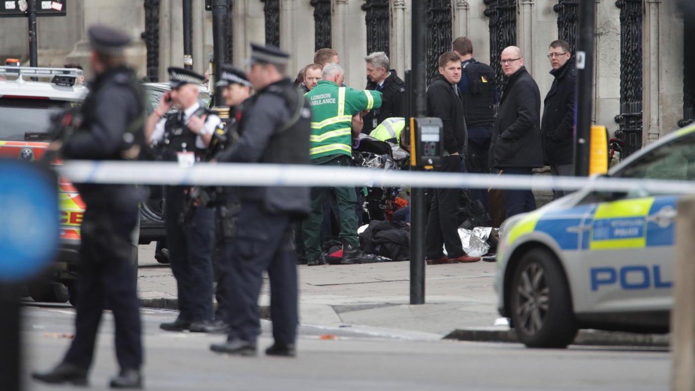 Allarme a Londra, sparatoria davanti al Parlamento